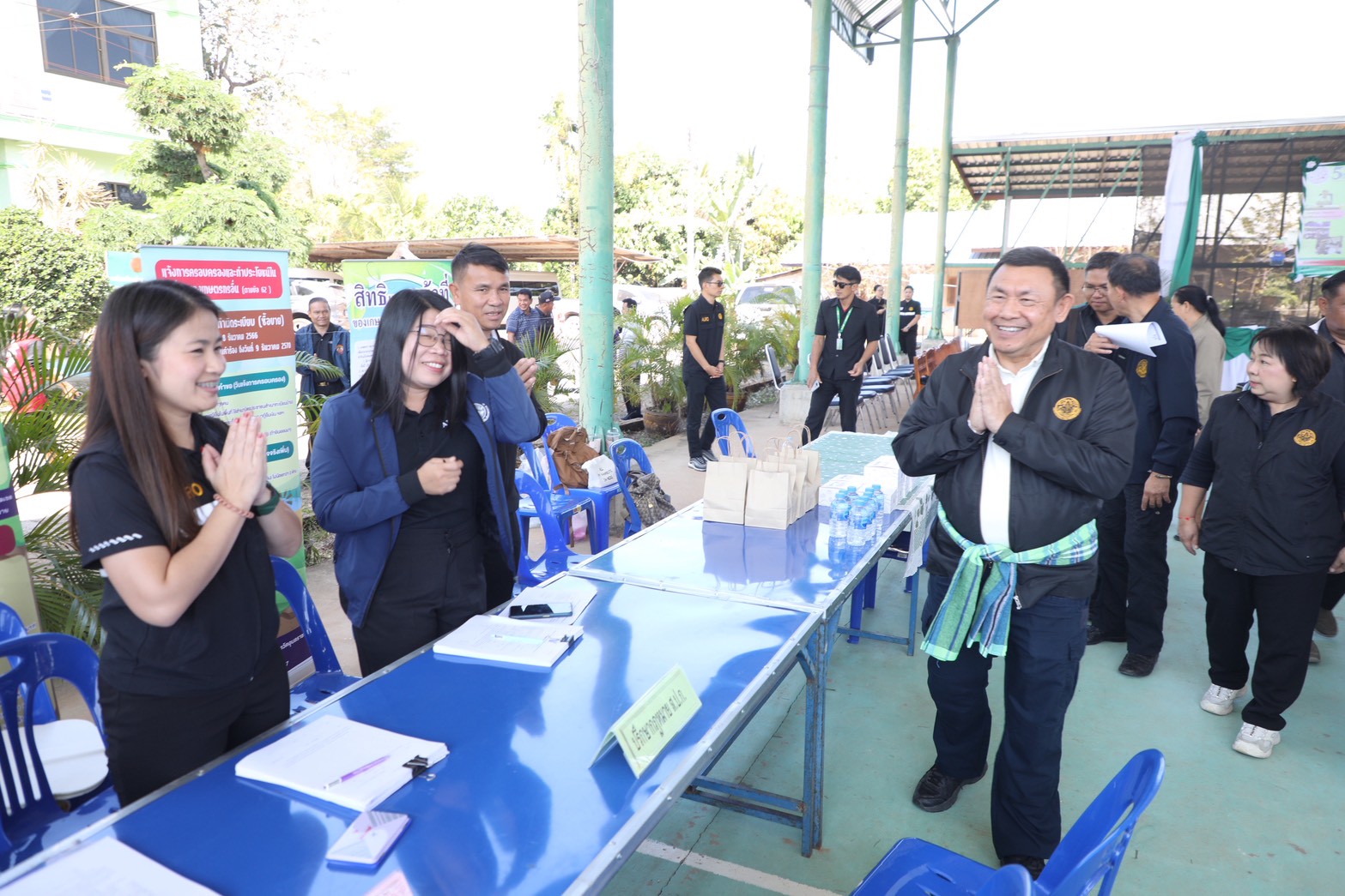 title - ชาวน้ำยืนเฮ ส.ป.ก. ขนทัพบริการถึงที่ ต.เก่าขาม ลดค่าใช้จ่าย ยื่นขอออกโฉนด - ปรึกษาปัญหากฎหมาย ครบจบในที่เดียว